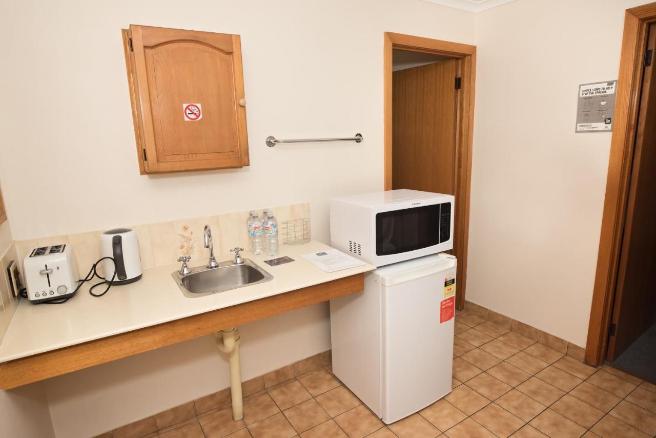 Elm Court Motel Олбери Экстерьер фото