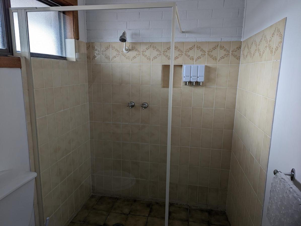 Elm Court Motel Олбери Экстерьер фото